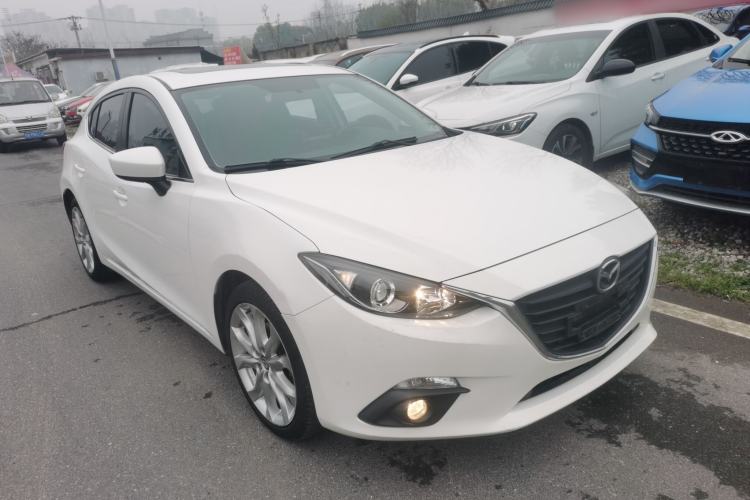 Used Mazda 3 Axela 2016 Hatchback 2.0L Automatic Sport Model Exterior 1