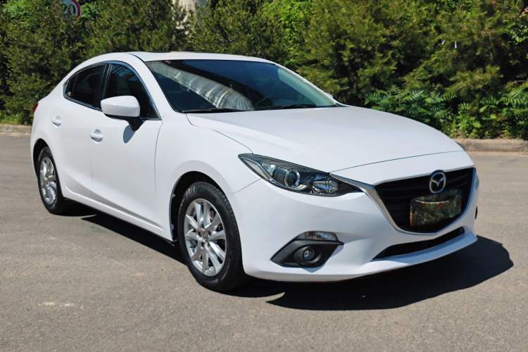 Used Mazda 3 Axela 2016 Sedan 1.5L Automatic Luxury Model Exterior 1
