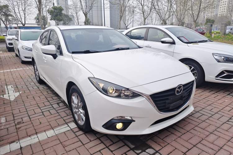 Used Mazda 3 Axela 2016 Sedan 1.5L Automatic Luxury Model Exterior 1