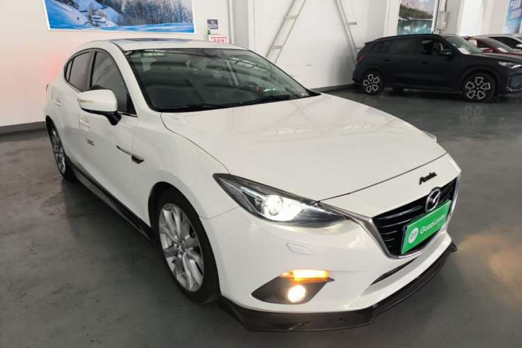 Used Mazda 3 Axela 2016 Hatchback 2.0L Automatic Flagship Model Exterior 1