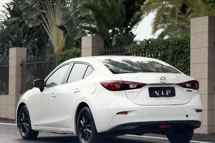 Used Mazda 3 Axela 2016 Sedan 1.5L Automatic Comfort Model Exterior 1