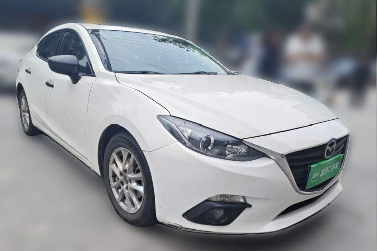 Used Mazda 3 Axela 2016 Sedan 1.5L Automatic Luxury Model Exterior 2