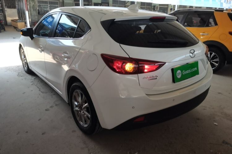 Used Mazda 3 Axela 2016 Hatchback 1.5L Automatic Luxury Model Exterior 2