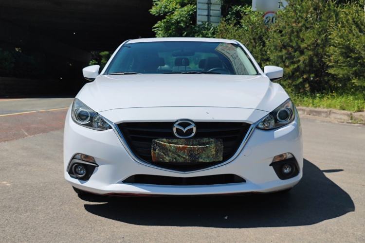 Used Mazda 3 Axela 2016 Sedan 1.5L Automatic Luxury Model Exterior 2