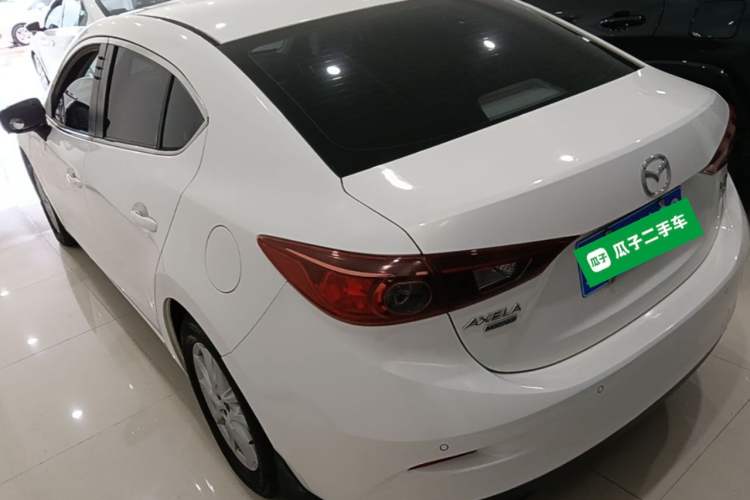 Used Mazda 3 Axela 2016 Sedan 1.5L Automatic Luxury Model Exterior 2