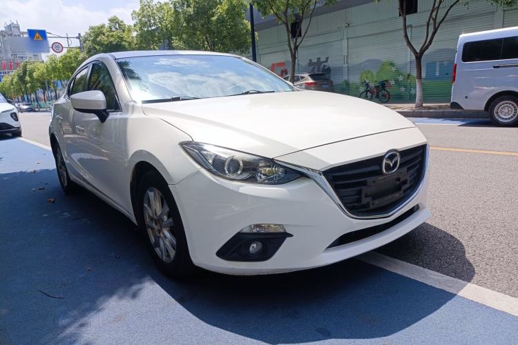 Used Mazda 3 Axela 2016 Sedan 1.5L Automatic Luxury Model Exterior 2