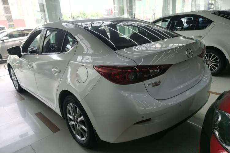Used Mazda 3 Axela 2016 Sedan 1.5L Automatic Luxury Model Exterior 2