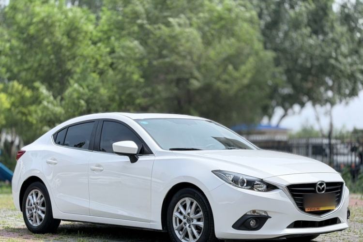 Used Mazda 3 Axela 2016 Sedan 1.5L Automatic Luxury Model Exterior 2