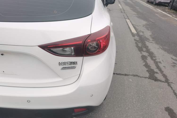 Used Mazda 3 Axela 2016 Hatchback 2.0L Automatic Sport Model Exterior 3