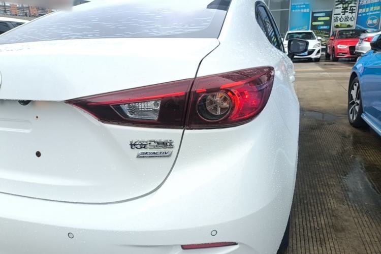 Used Mazda 3 Axela 2016 Sedan 1.5L Automatic Luxury Model Exterior 3