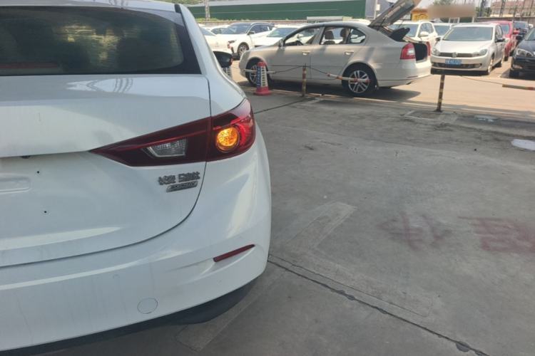 Used Mazda 3 Axela 2016 Sedan 1.5L Automatic Luxury Model Exterior 3