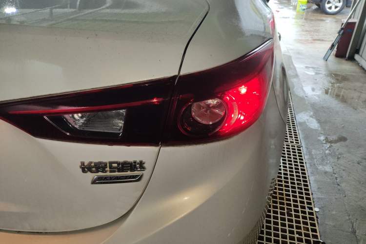 Used Mazda 3 Axela 2016 Sedan 1.5L Automatic Comfort Model Exterior 3