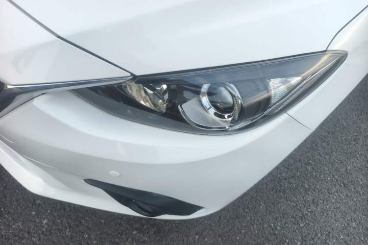 Used Mazda 3 Axela 2016 Sedan 1.5L Automatic Luxury Model Exterior 3