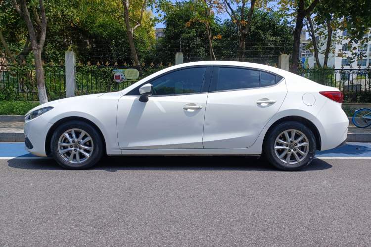 Used Mazda 3 Axela 2016 Sedan 1.5L Automatic Luxury Model Exterior 3