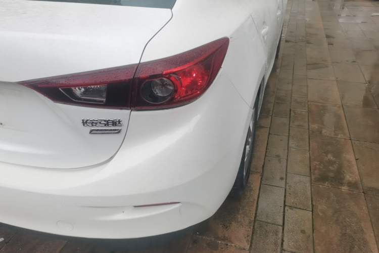 Used Mazda 3 Axela 2016 Sedan 1.5L Automatic Comfort Model Exterior 3