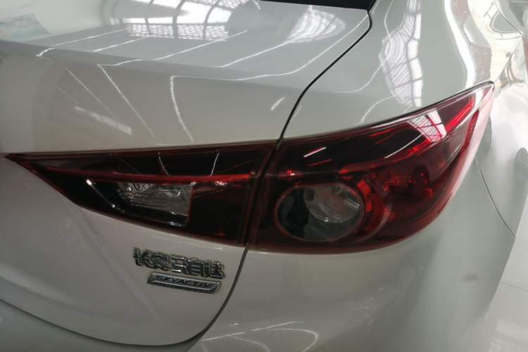 Used Mazda 3 Axela 2016 Sedan 1.5L Automatic Luxury Model Exterior 3