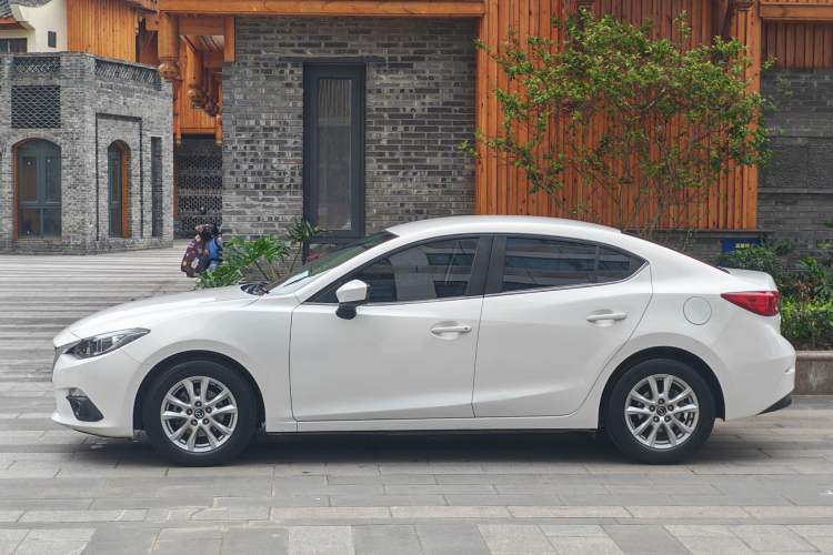 Used Mazda 3 Axela 2016 Sedan 1.5L Automatic Comfort Model Exterior 3