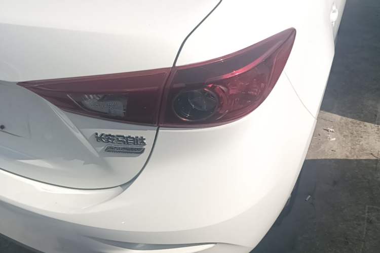 Used Mazda 3 Axela 2016 Sedan 1.5L Manual Comfort Model Exterior 3