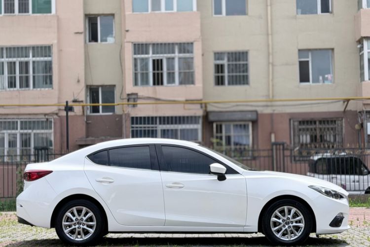 Used Mazda 3 Axela 2016 Sedan 1.5L Automatic Luxury Model Exterior 3