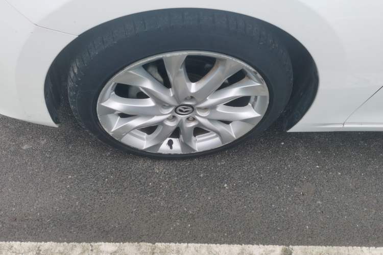 Used Mazda 3 Axela 2016 Hatchback 2.0L Automatic Sport Model Exterior 4