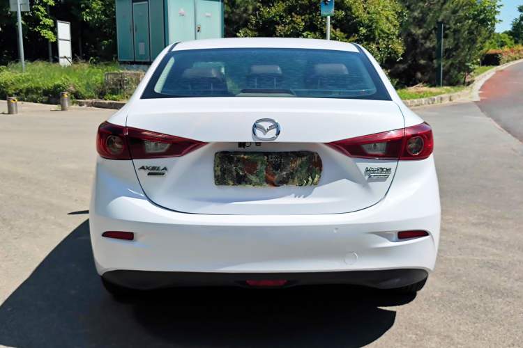 Used Mazda 3 Axela 2016 Sedan 1.5L Automatic Luxury Model Exterior 4