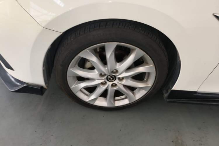 Used Mazda 3 Axela 2016 Hatchback 2.0L Automatic Flagship Model Exterior 4