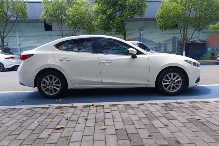 Used Mazda 3 Axela 2016 Sedan 1.5L Automatic Luxury Model Exterior 4