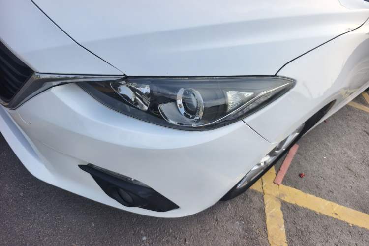 Used Mazda 3 Axela 2016 Sedan 1.5L Manual Comfort Model Exterior 4