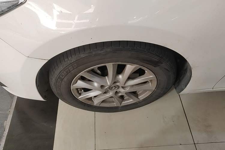 Used Mazda 3 Axela 2016 Hatchback 1.5L Automatic Comfort Model Exterior 4