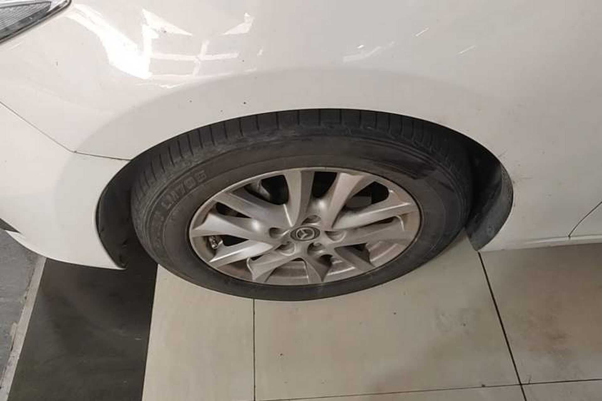 Used Mazda 3 Axela 2016 Hatchback 1.5L Automatic Comfort Model Exterior 4