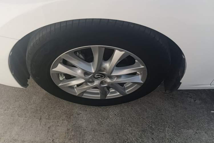 Used Mazda 3 Axela 2016 Sedan 1.5L Manual Comfort Model Exterior 4