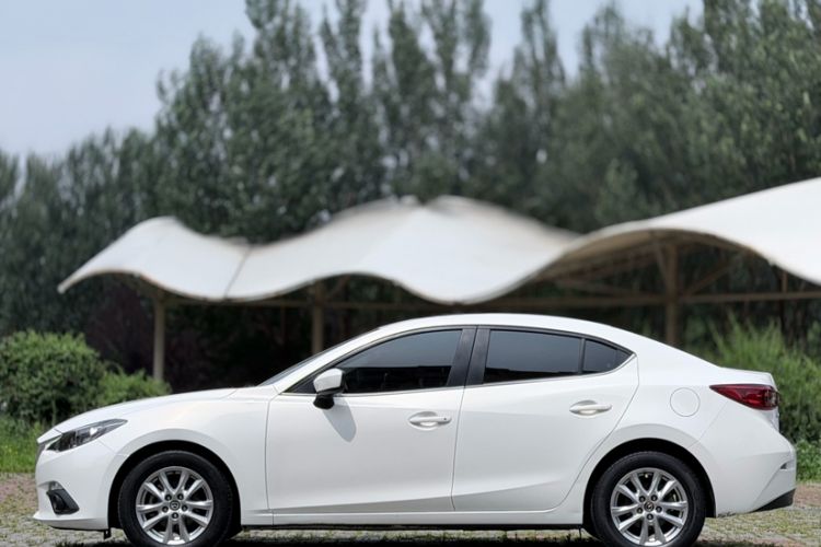 Used Mazda 3 Axela 2016 Sedan 1.5L Automatic Luxury Model Exterior 4