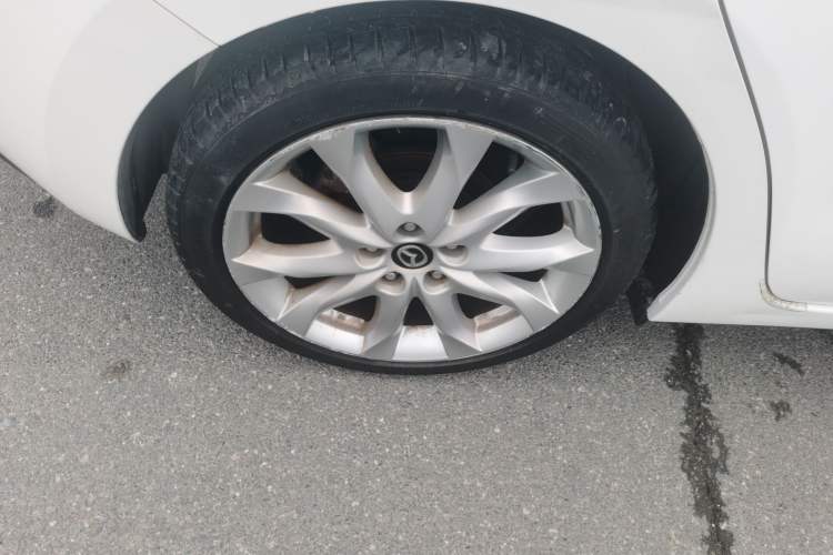 Used Mazda 3 Axela 2016 Hatchback 2.0L Automatic Sport Model Exterior 5