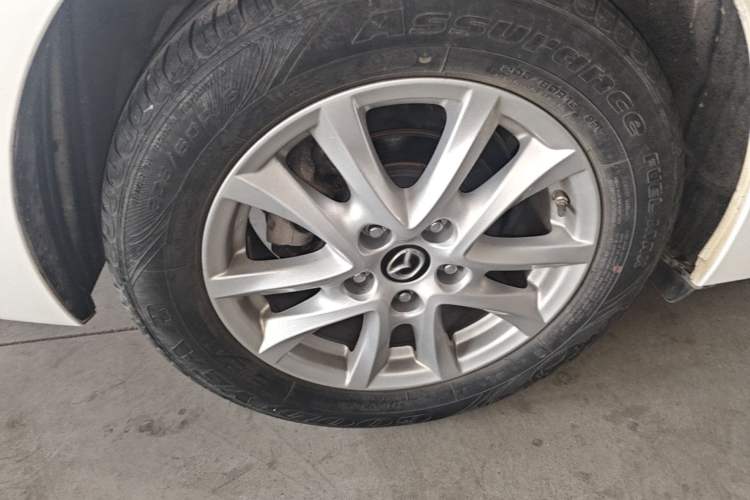 Used Mazda 3 Axela 2016 Sedan 1.5L Automatic Luxury Model Exterior 5