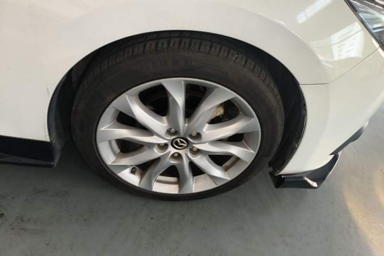 Used Mazda 3 Axela 2016 Hatchback 2.0L Automatic Flagship Model Exterior 5