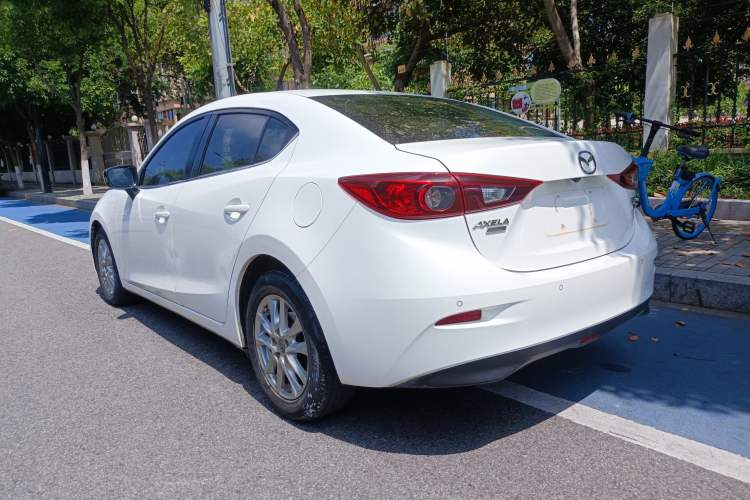 Used Mazda 3 Axela 2016 Sedan 1.5L Automatic Luxury Model Exterior 5