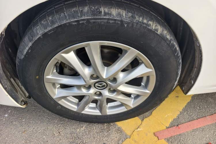 Used Mazda 3 Axela 2016 Sedan 1.5L Manual Comfort Model Exterior 5