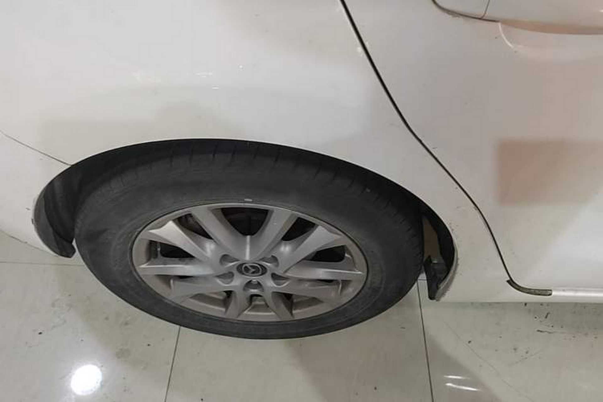 Used Mazda 3 Axela 2016 Hatchback 1.5L Automatic Comfort Model Exterior 5