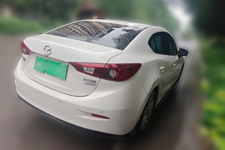 Used Mazda 3 Axela 2016 Sedan 1.5L Automatic Luxury Model Exterior 5