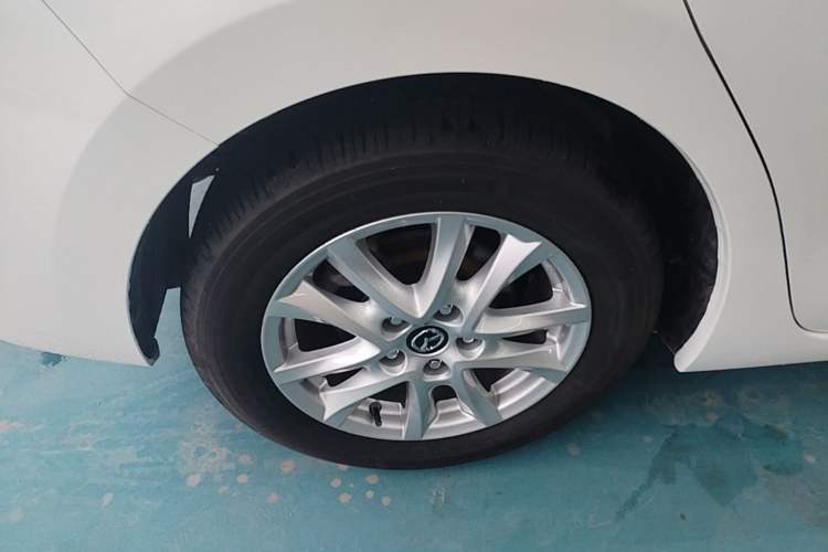 Used Mazda 3 Axela 2016 Sedan 1.5L Automatic Luxury Model Exterior 5