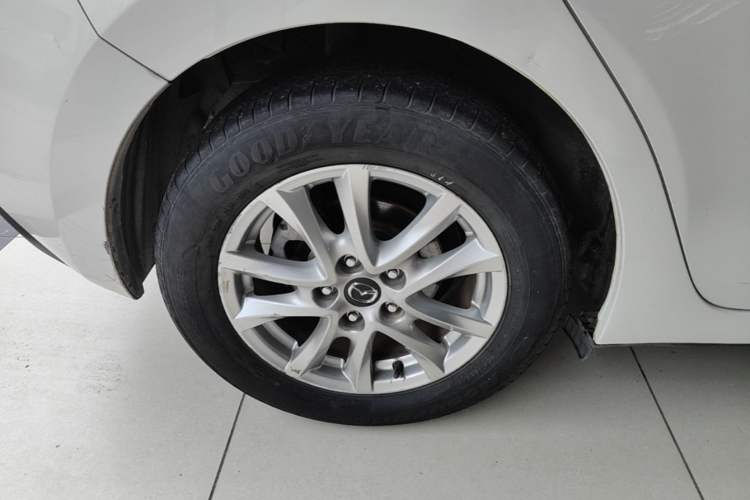 Used Mazda 3 Axela 2016 Hatchback 1.5L Automatic Comfort Model Exterior 5