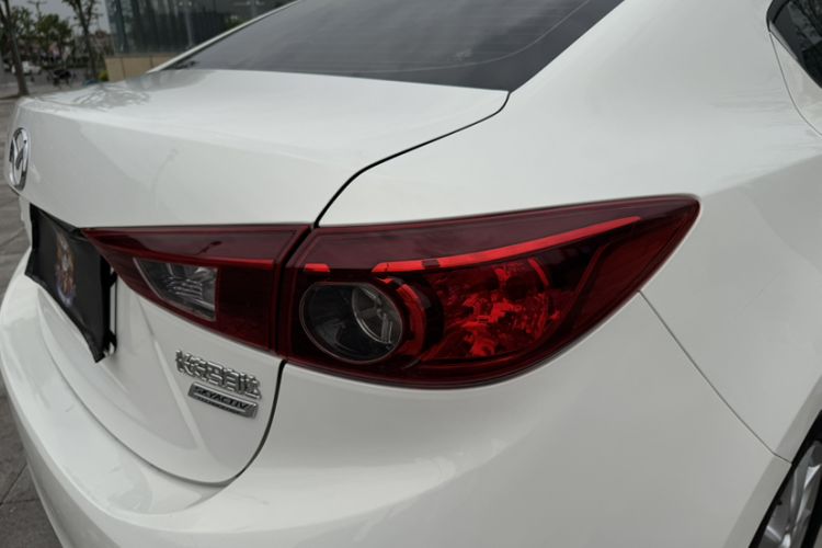 Used Mazda 3 Axela 2016 Sedan 1.5L Manual Comfort Model Exterior 6