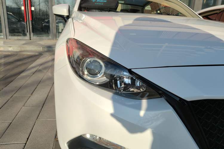 Used Mazda 3 Axela 2016 Sedan 1.5L Automatic Comfort Model Exterior 6