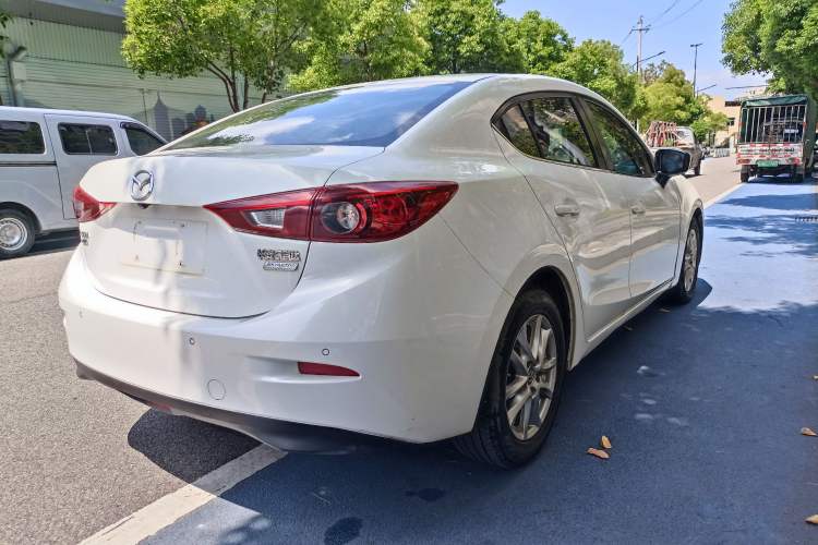 Used Mazda 3 Axela 2016 Sedan 1.5L Automatic Luxury Model Exterior 7
