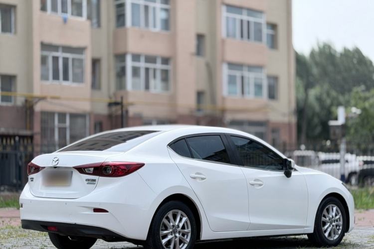 Used Mazda 3 Axela 2016 Sedan 1.5L Automatic Luxury Model Exterior 8