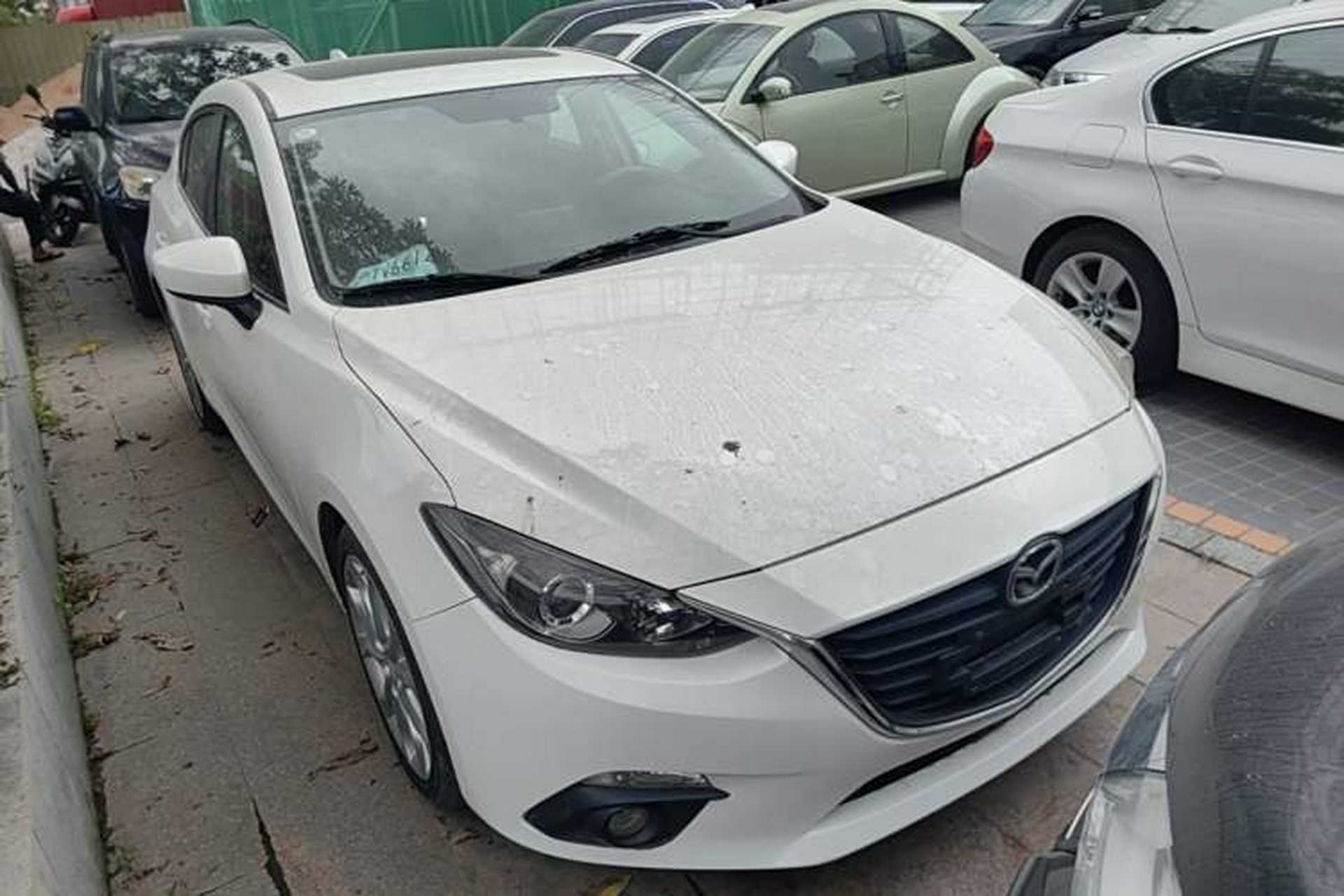 Used Mazda 3 Axela 2016 Hatchback 2.0L Automatic Sport Model Front Right 45 Deg