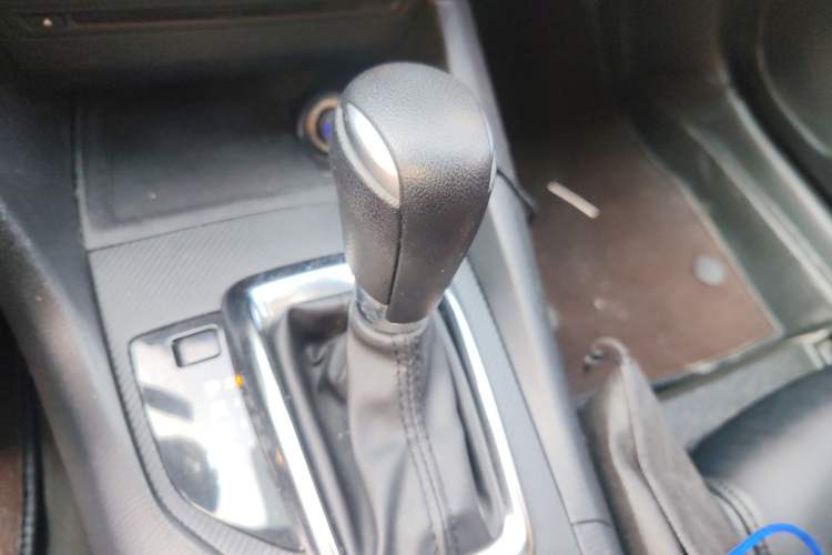 Used Mazda 3 Axela 2016 Hatchback 1.5L Automatic Comfort Model Gear Lever