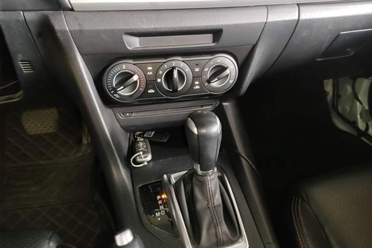 Used Mazda 3 Axela 2016 Sedan 1.5L Automatic Comfort Model Gear Lever