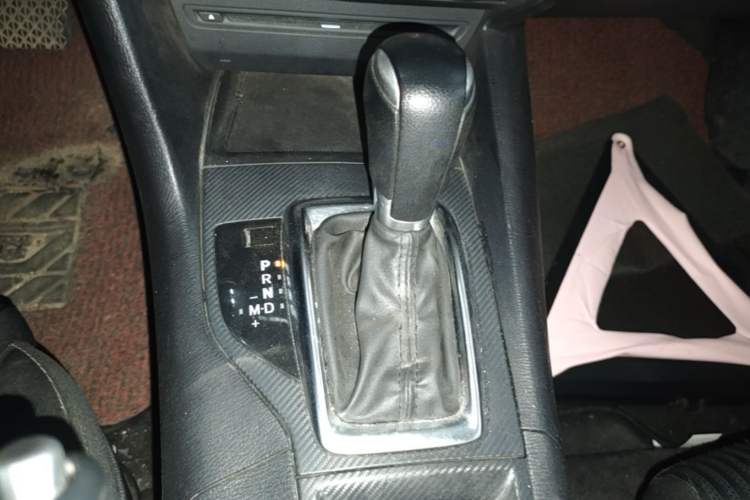 Used Mazda 3 Axela 2016 Sedan 1.5L Automatic Comfort Model Gear Lever