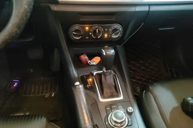 Used Mazda 3 Axela 2016 Hatchback 1.5L Automatic Comfort Model Gear Lever